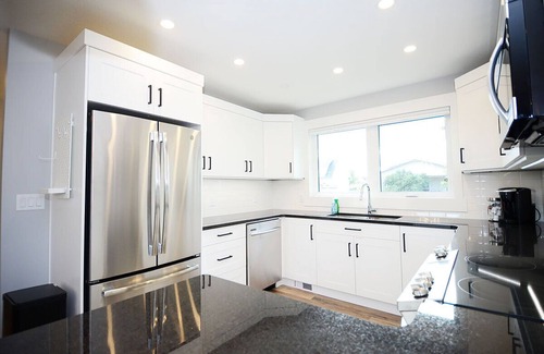 Pincher Creek Casa | BRAND NEW modern 2-bedroom, close to the mountains.