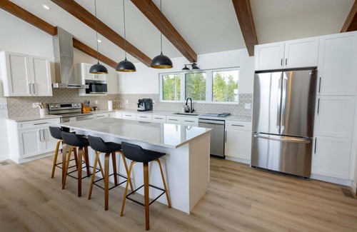 Northern Bruce Peninsula Cabaña | Brand new modern cottage build In Tobermory near Singing Sands