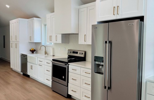 Inman Casa | Brand New Modern Home on Lake Bowen near Spartanburg