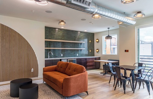 Berkley Apartamento | Brand New Modern Mountain View 2 Bed 2 Bath Apartment