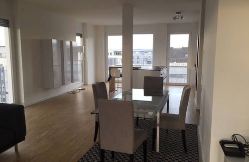 Bockenheim Apartamento | ático nuevo a pie de Messe