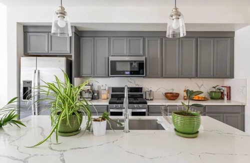 Southwestern Sacramento Condominio | Brand New Pet-friendly Condo with AC and WiFi in the Heart of Sacramento