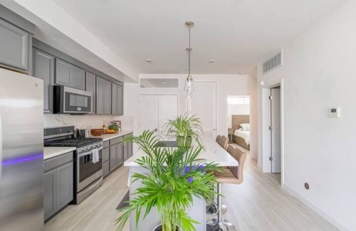 Southwestern Sacramento Condominio | Brand New Pet-friendly Condo with AC and WiFi in the Heart of Sacramento