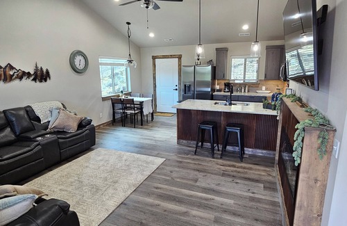 Albion Condominio | Brand new Picturesque, 2 Bedroom Duplex with AC and WiFi in delightful Albion