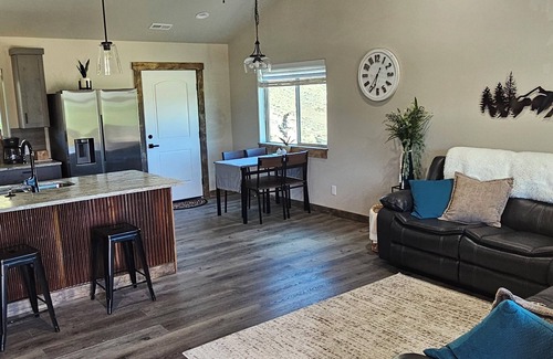 Albion Condominio | Brand new Picturesque, 2 Bedroom Duplex with AC and WiFi in delightful Albion