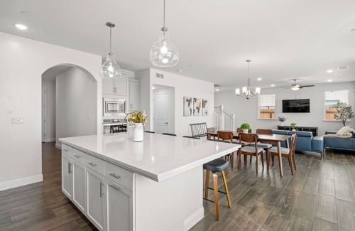 Clovis Casa | Brand New, Pool, Game Room, BBQ, 2 King Suites!