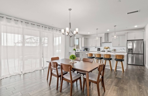Clovis Casa | Brand New, Pool, Game Room, BBQ, 2 King Suites!