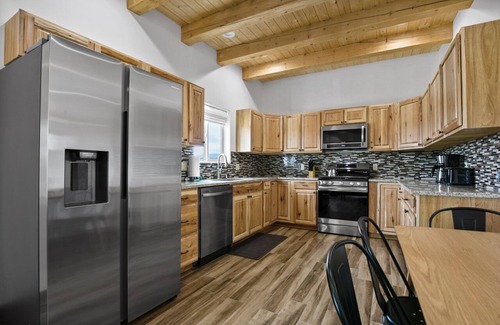 Taos Casa | Brand New Ranchos Mountain/Gorge Getaway with Hot Tub
