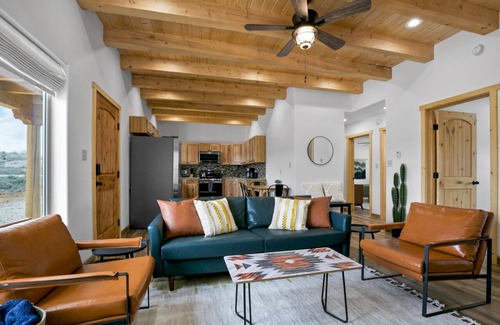 Taos Casa | Brand New Ranchos Mountain/Gorge Getaway with Hot Tub
