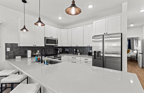 Nevada Street Apartamento | Brand New! Relax at 3br/2ba Apt. Near City Center