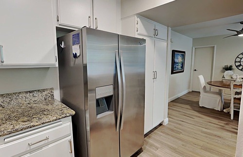 University City Condominio | Brand NEW Remodel Single Level 2 Bd 2 Ba 2 Car Garage POOL UTC La Jolla Close to UCSD!