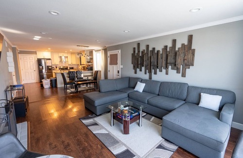 Westlake Casa | Brand New Remodeled Entire House w/ Parking