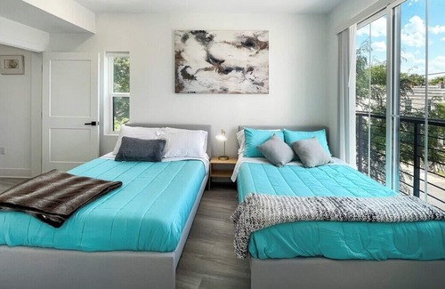 Kingman Park Cama Y Desayuno | Brand New Roomy Luxurious Unit