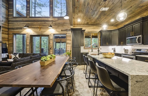 Pickens Cabina | BRAND NEW! Smokey Pines | BOHO Modern + Chic Contemporary | Sleeps 12