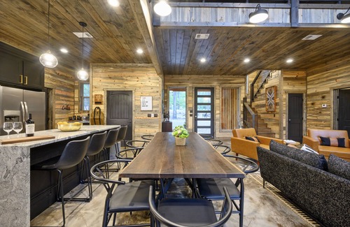 Pickens Cabina | BRAND NEW! Smokey Pines | BOHO Modern + Chic Contemporary | Sleeps 12