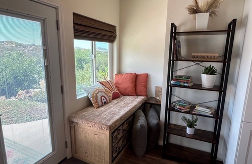 Lakeside Apartamento | Brand New Studio with Amazing Mountain Views! San Diego area Countryside.