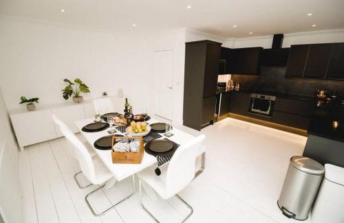 Norwich Casa | Brand New Stylish Three Story House!