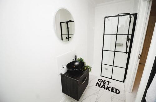 Norwich Casa | Brand New Stylish Three Story House!