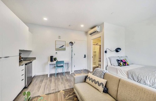 Downtown Oakland Apartamento | Brand New Stylish Studio Suite Near Downtown!