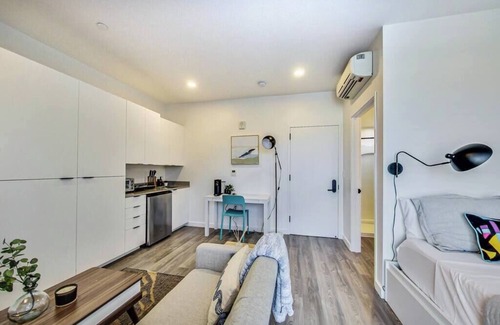 Downtown Oakland Apartamento | Brand New Stylish Studio Suite Near Downtown!
