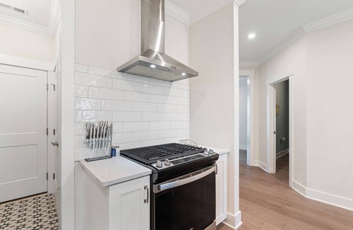 Cape Charles Casa | Brand new Stylish home for you and your pet!