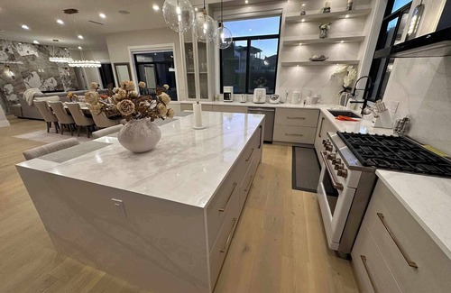 Guildford Casa | Brand New Stylishly Decorated Luxury Mansion with 7 Rooms in Fraser Heights