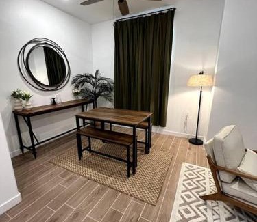 Pumpkin Center Apartamento | Brand New, Upscale 1BR 1BA Studio