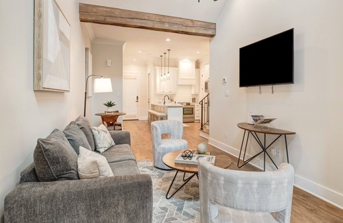 Lafayette Casa | Brand new upscale 3bed/2.5 bath townhome located in the heart of Lafayette, LA!
