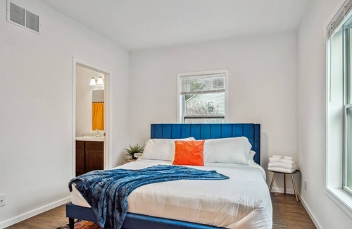 Ann Arbor Casa | Brand New Vibrant Retreat! 10 min from Michigan Staduim