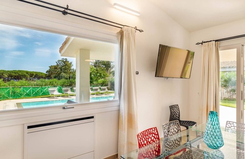 Cardedu Villa | Villa NUEVA con piscina privada, aire acondicionado en un pueblo frente al mar