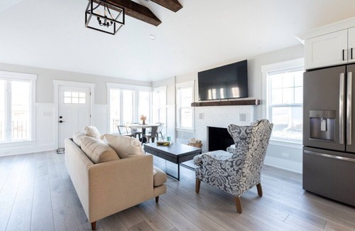 Williams Bay Casa | Brand New Williams Bay Stunner | 1/2 Mile to Lake |Firepit |Dogs Ok |Walk to town