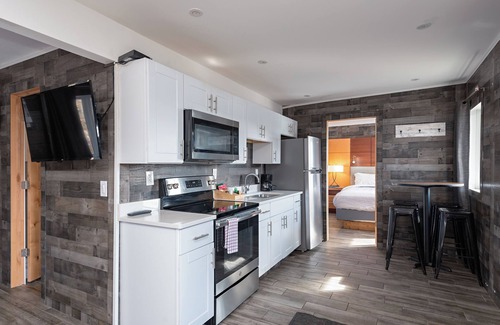 Lake Delton Apartamento | Unidad de baño de 8 personas raras en el corazón de Wisconsin Dells