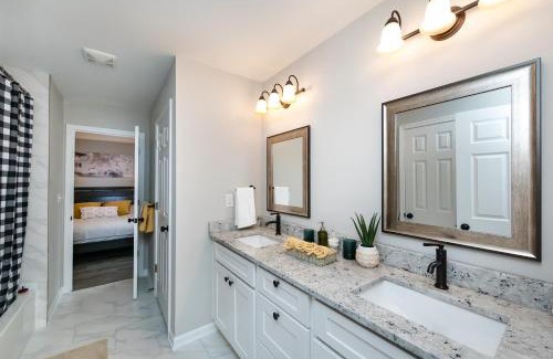 Lincoln Heights Casa | Brandnew Spacious 4 BR House minutes to Uptown Charlotte