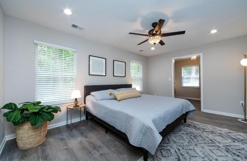 Lincoln Heights Casa | Brandnew Spacious 4 BR House minutes to Uptown Charlotte