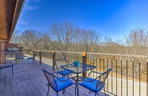 Branson West Apartamento | Branson Area Condo with Pool and Fishing Lake Access!