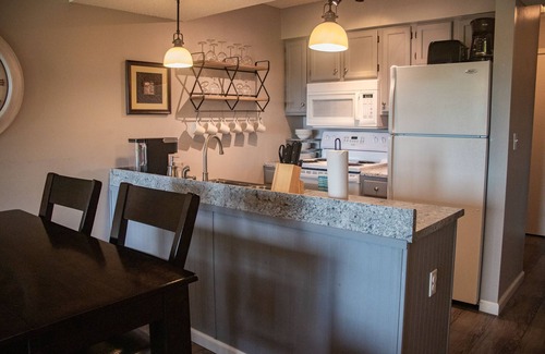 Notch Estates Condominio | Branson Condo near Silver Dollar City, Sleeps 8