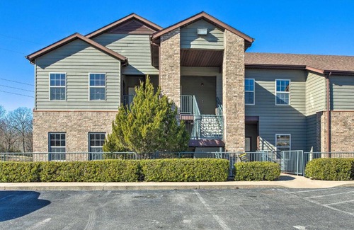 Branson West Apartamento | Branson Condo with Balcony on Ledgestone Golf Course