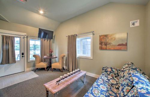 Downtown Branson Casa | Branson Cottage with Pool Access about 2 Mi to the Strip