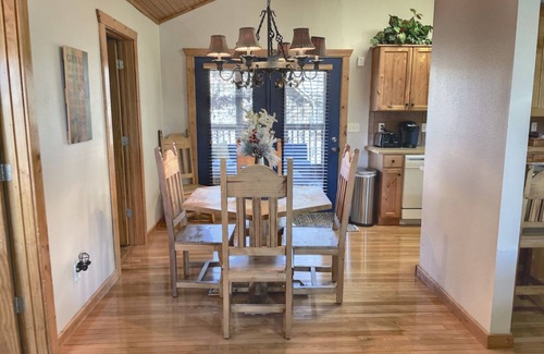 Reeds Spring Cabina | Branson Family Cabin - Resort Access, Fish & Golf, Close to SDC and the Strip