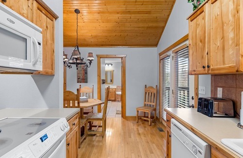 Reeds Spring Cabina | Branson Family Cabin - Resort Access, Fish & Golf, Close to SDC and the Strip