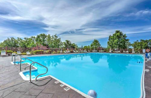 Branson Apartamento | Branson Resort Condo with Scenic Patio and Pool Access