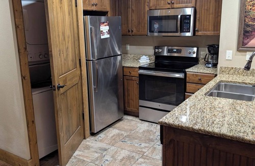 Branson Complejo | Branson Woods Resort. Charming 2-bedroom resort in Branson. Family friendly