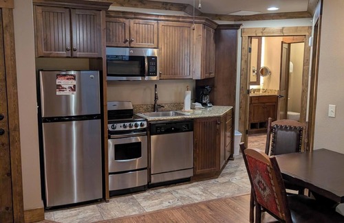 Branson Complejo | Branson Woods Resort. Charming 2-bedroom resort in Branson. Family friendly