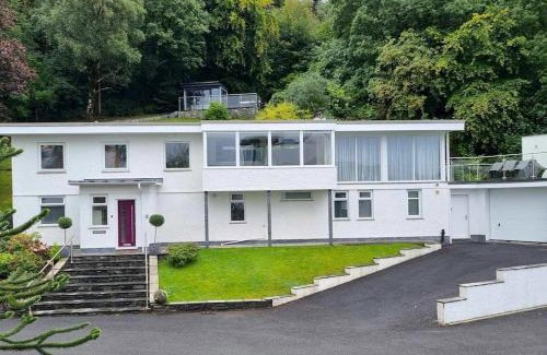Bowness-on-Windermere Casa | BRANTLEA Detached 4 Bed Home, Hot Tub, Lake View, Parking, Pet Friendly