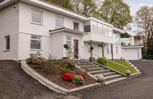 Bowness-on-Windermere Casa | BRANTLEA Detached 4 Bed Home, Hot Tub, Lake View, Parking, Pet Friendly