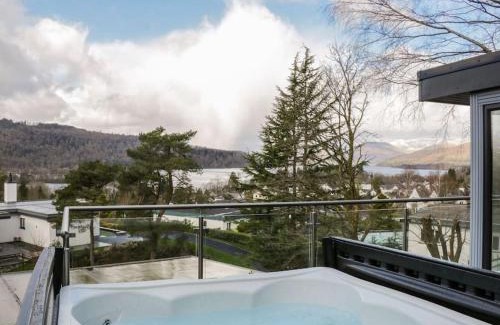 Bowness-on-Windermere Casa | BRANTLEA Detached 4 Bed Home, Hot Tub, Lake View, Parking, Pet Friendly