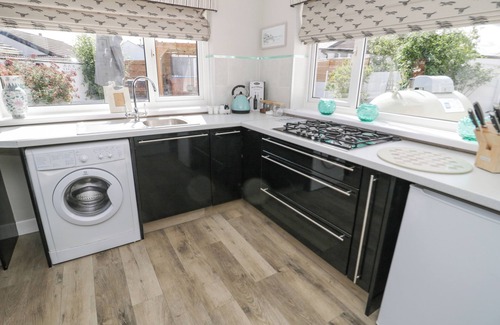 Llanasa Cabaña | BRANWEN, pet friendly, country holiday cottage in Talacre