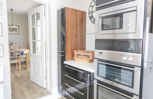 Llanasa Cabaña | BRANWEN, pet friendly, country holiday cottage in Talacre