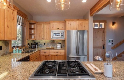 Powell Butte Cabina | Brasada Ranch 2-Story Cabin with Loft; Sleeps 6