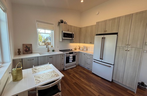 Campbell River Casa | Brass Apple Cottage, Brass Apple Cottage - brand new in Campbell River